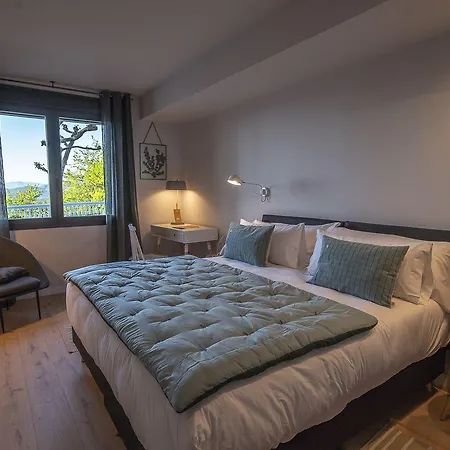 Ixua Hotela Otel 3*