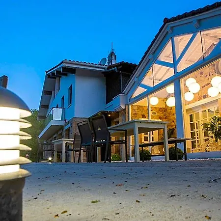 Ixua Hotela Hotel 3*